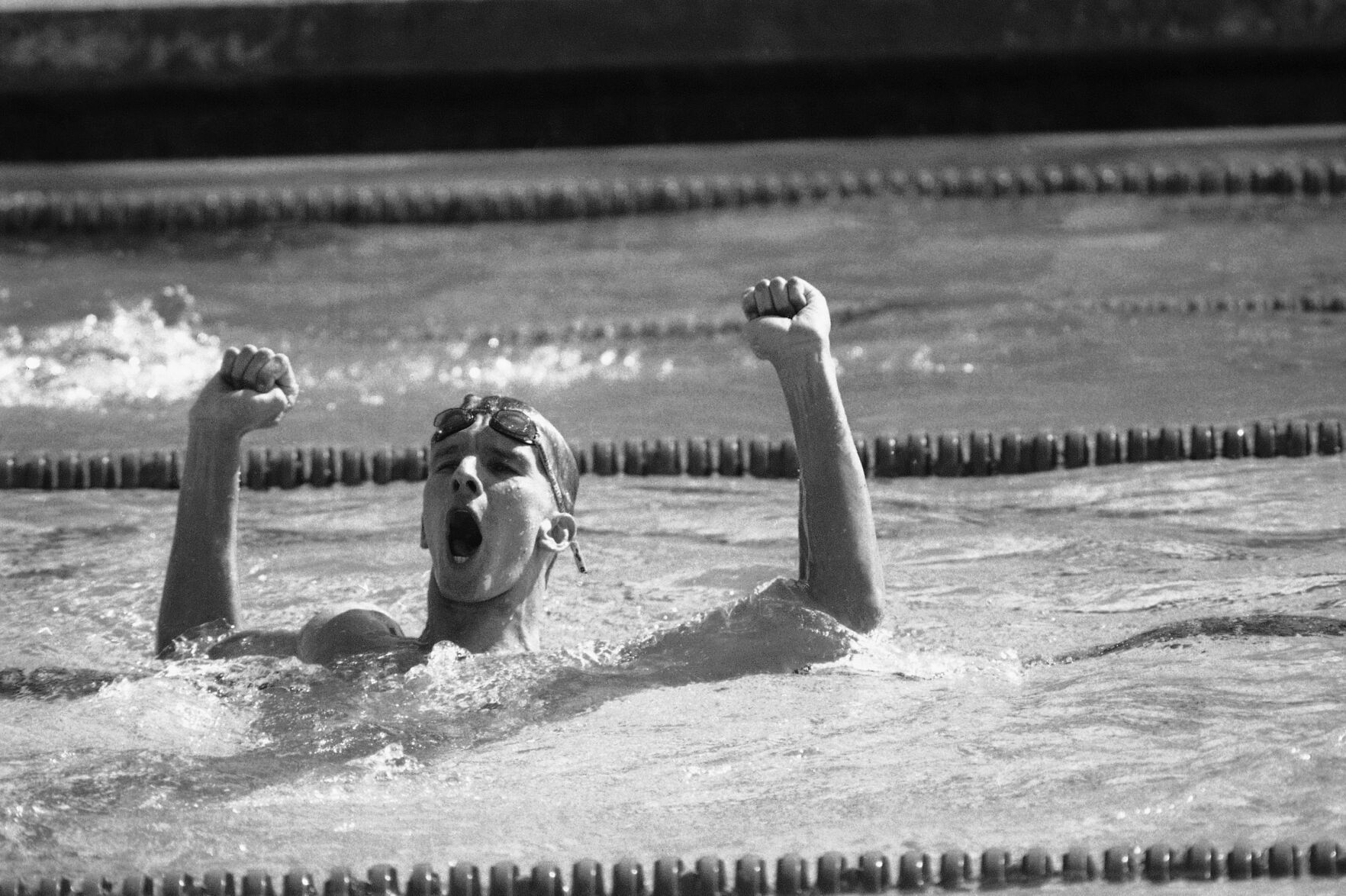 1984: Michael Gross sets world record in 200-meter freestyle